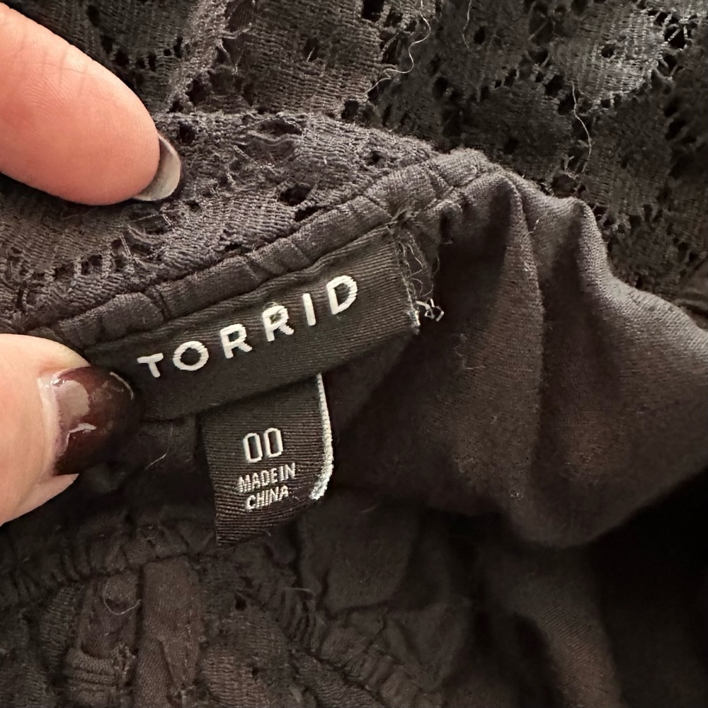 TORRID 00 0X XL Black Poplin Blouse Lace & Dot Detail R $59 - Picture 4 of 13